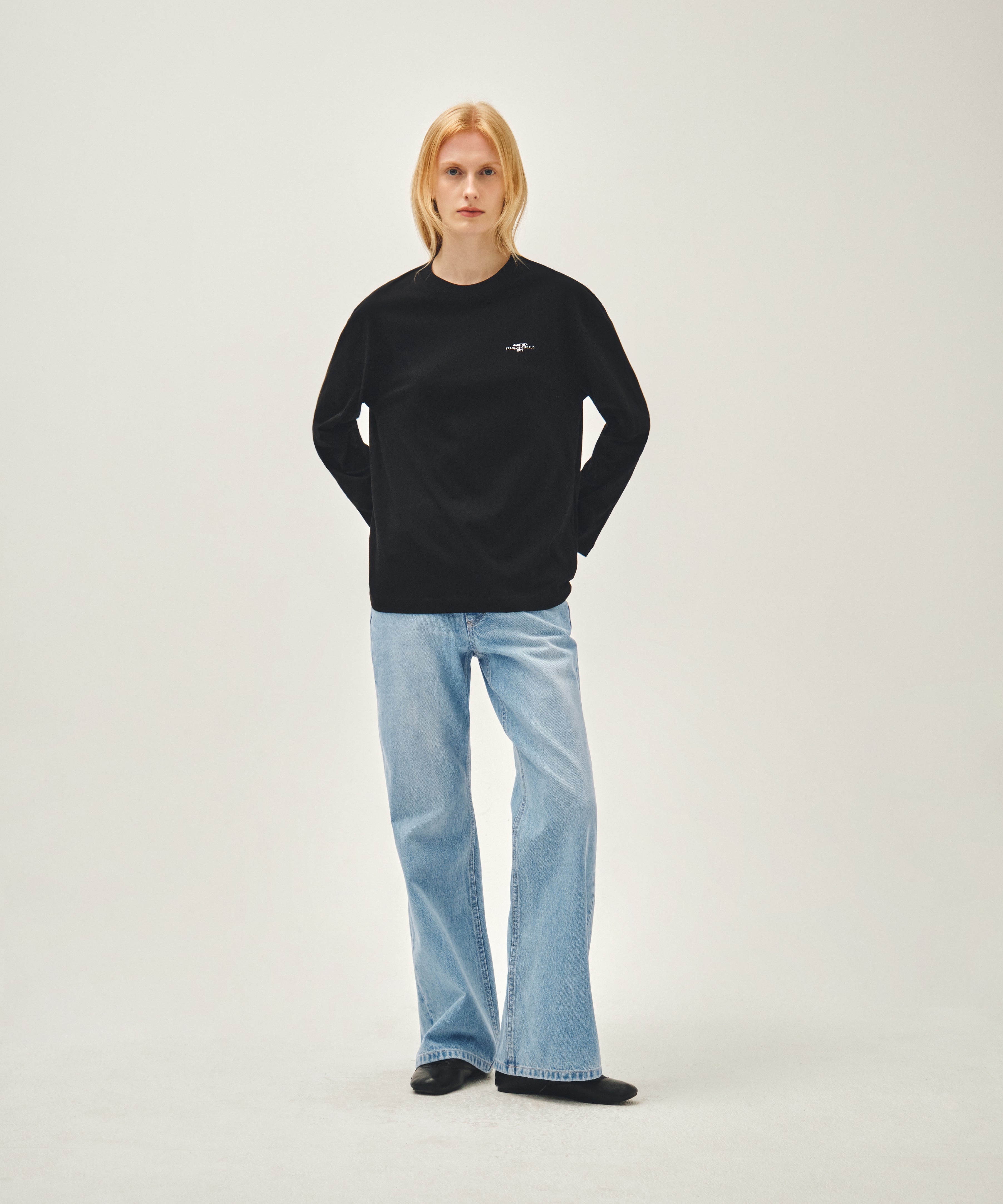 W RELAXED FIT BOOTS-CUT DENIM PANTS