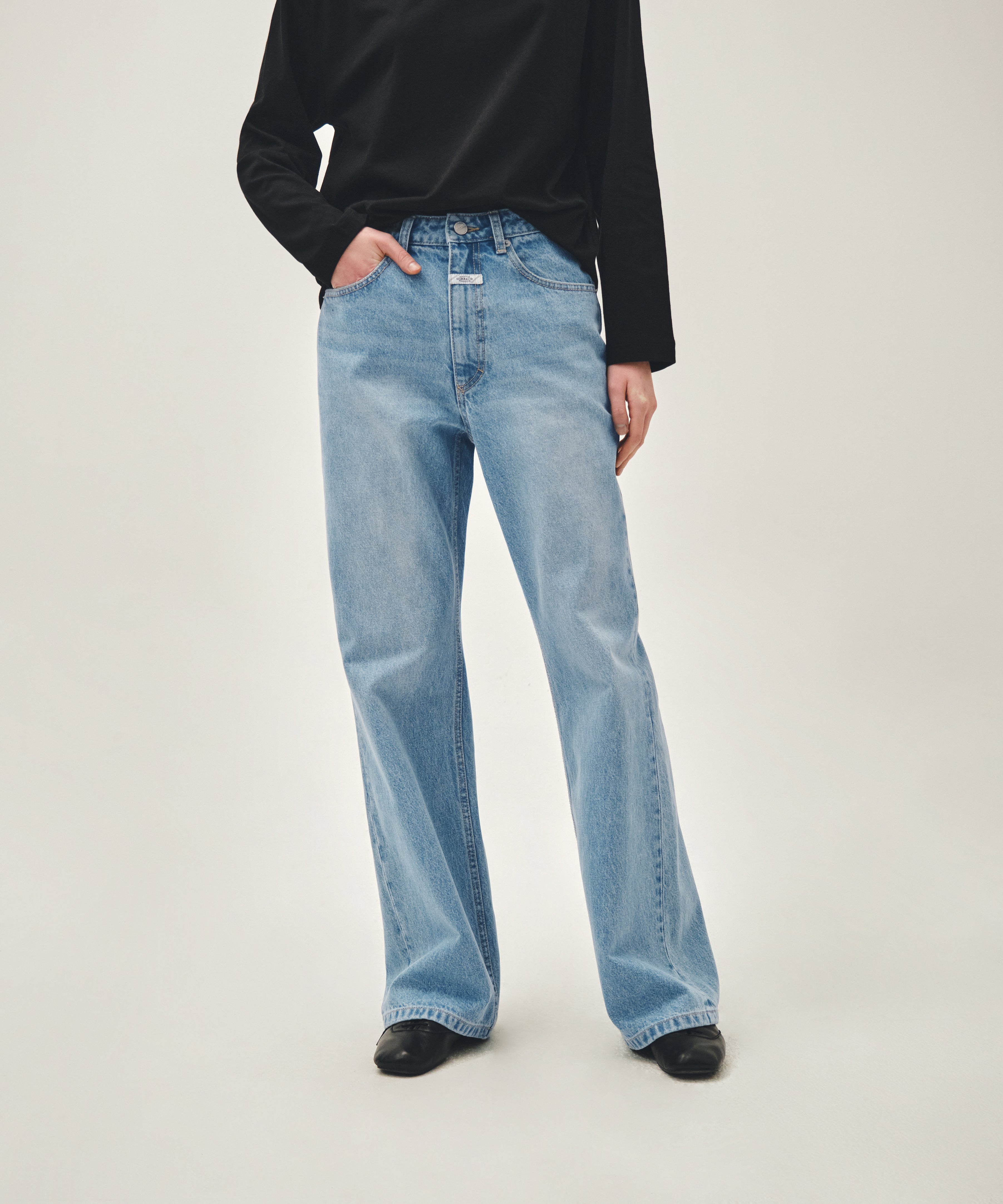 W RELAXED FIT BOOTS-CUT DENIM PANTS