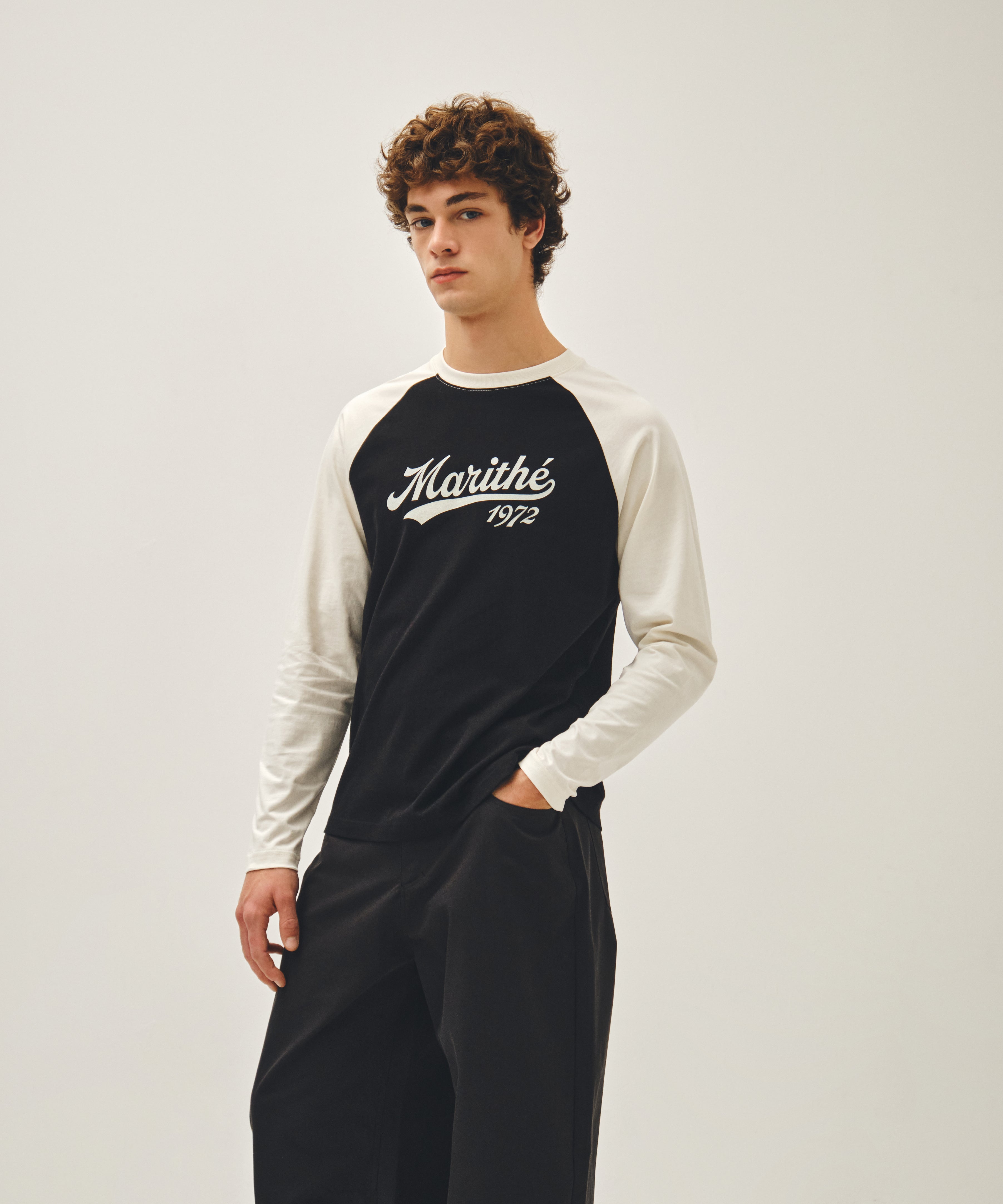 SLEEVE CONTRAST LONG SLEEVE TEE