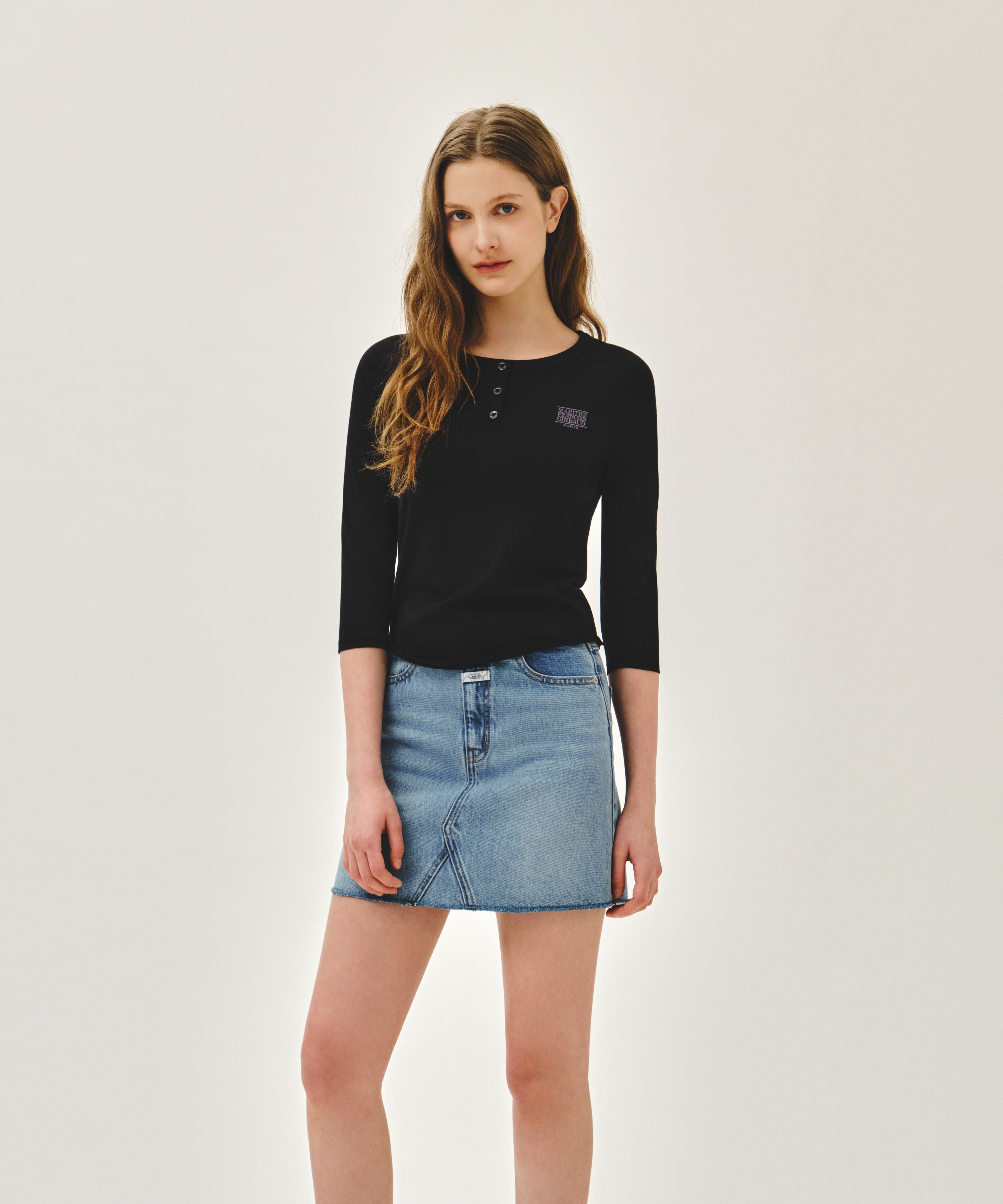 W SMALL CLASSIC LOGO HENLEY NECK 3/4 SLEEVE TEE