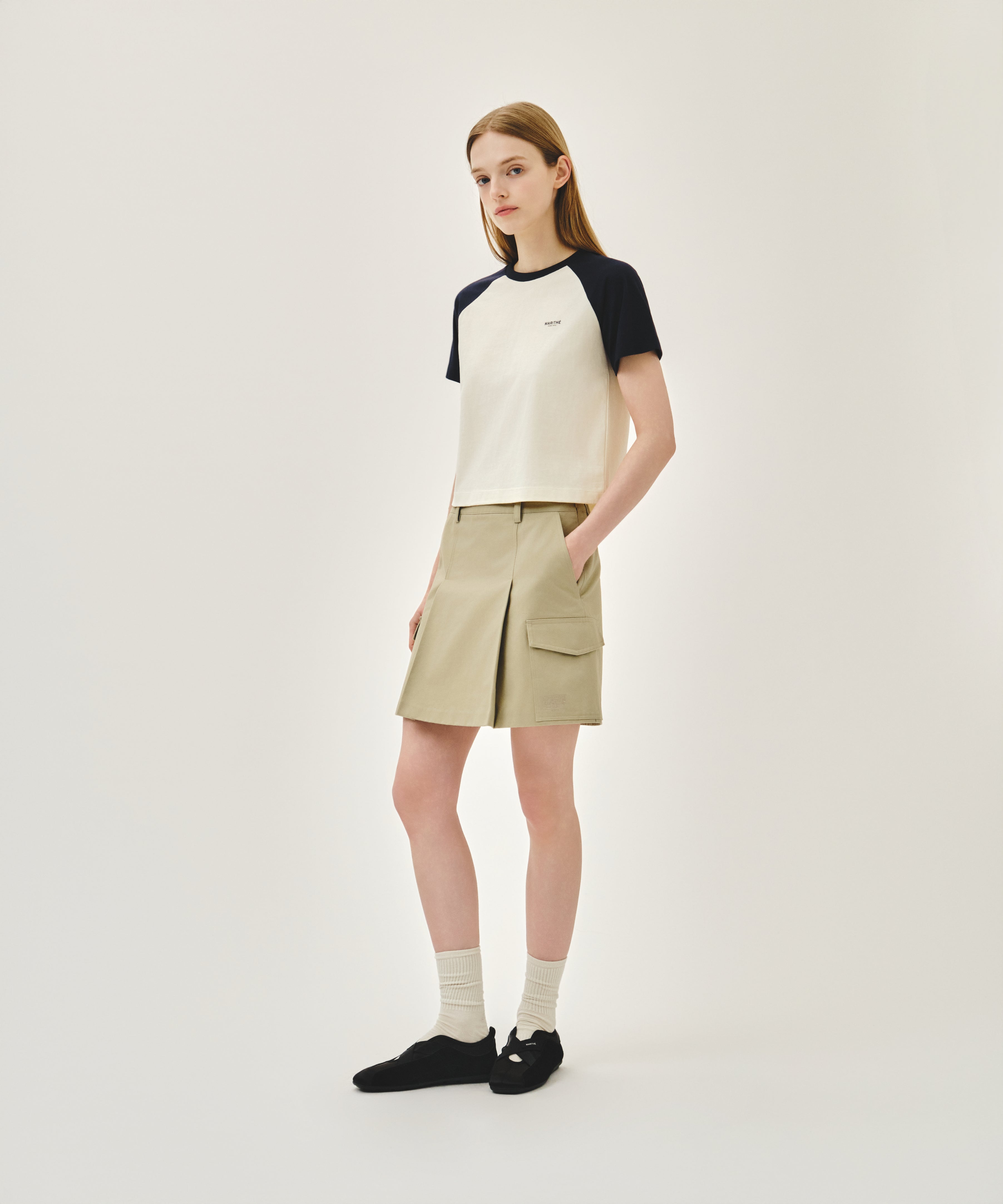 W SMALL REGULAR LOGO RAGLAN CROP TEE