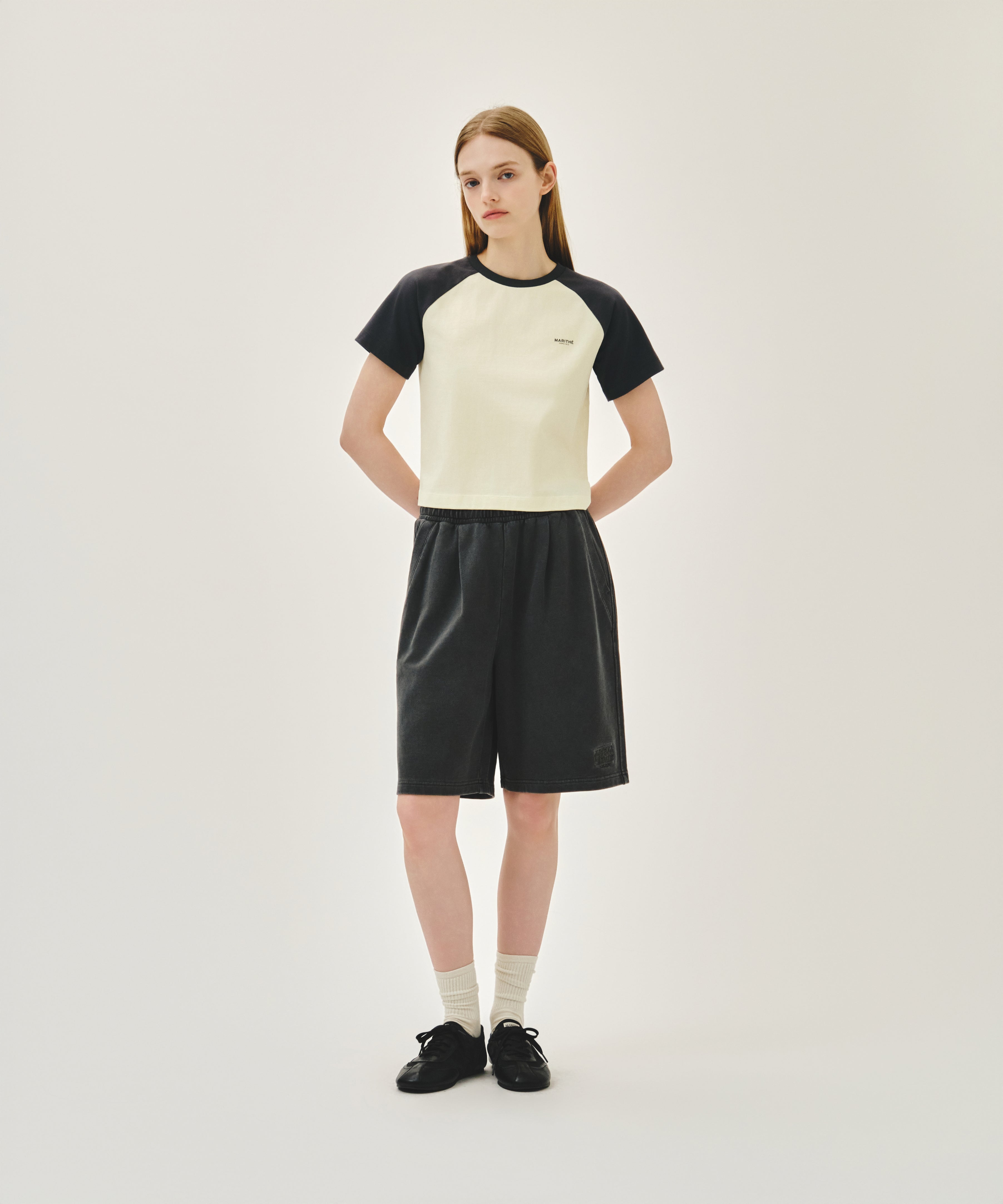 W SMALL REGULAR LOGO RAGLAN CROP TEE