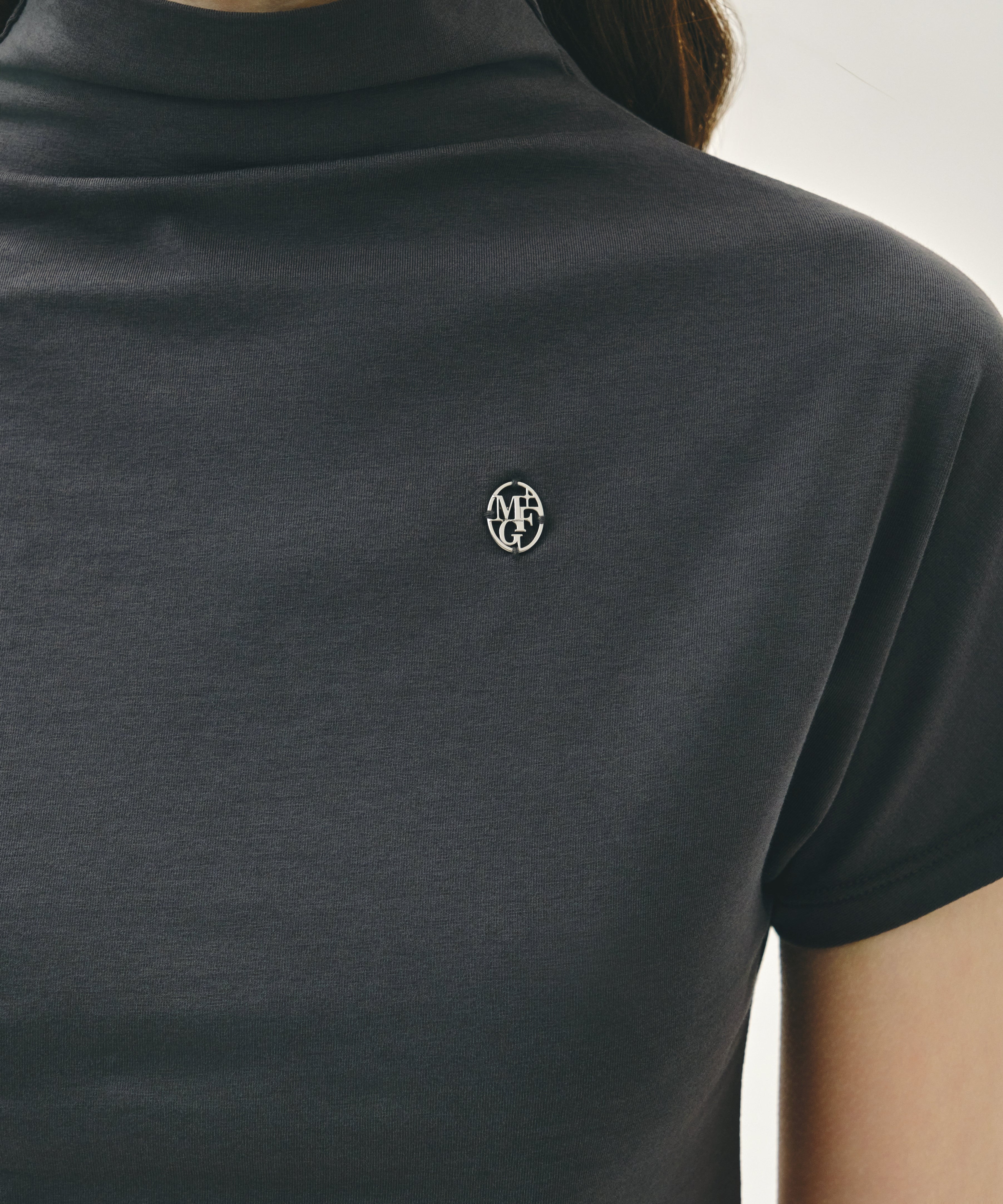 W HALF NECK TEE