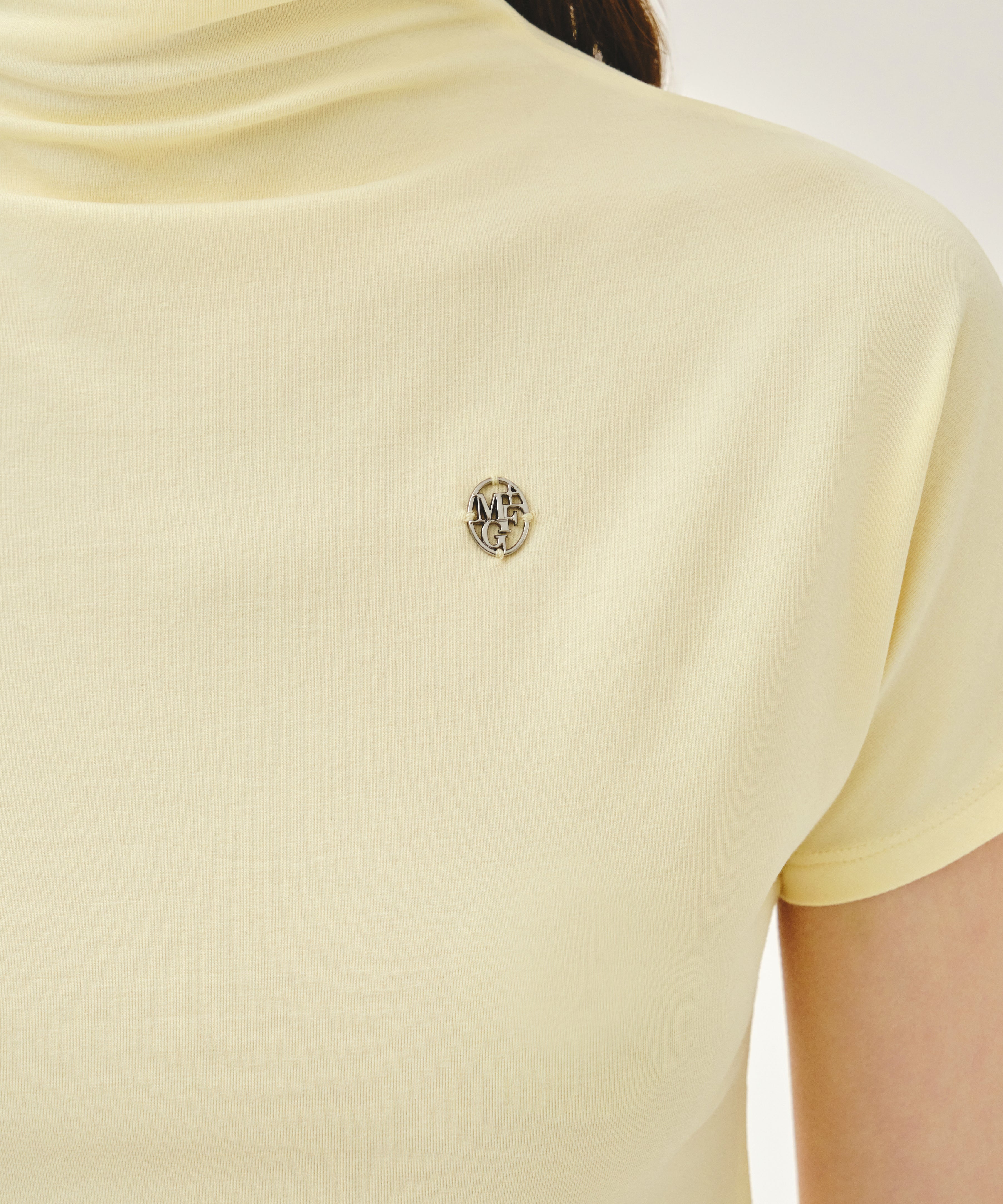 W HALF NECK TEE