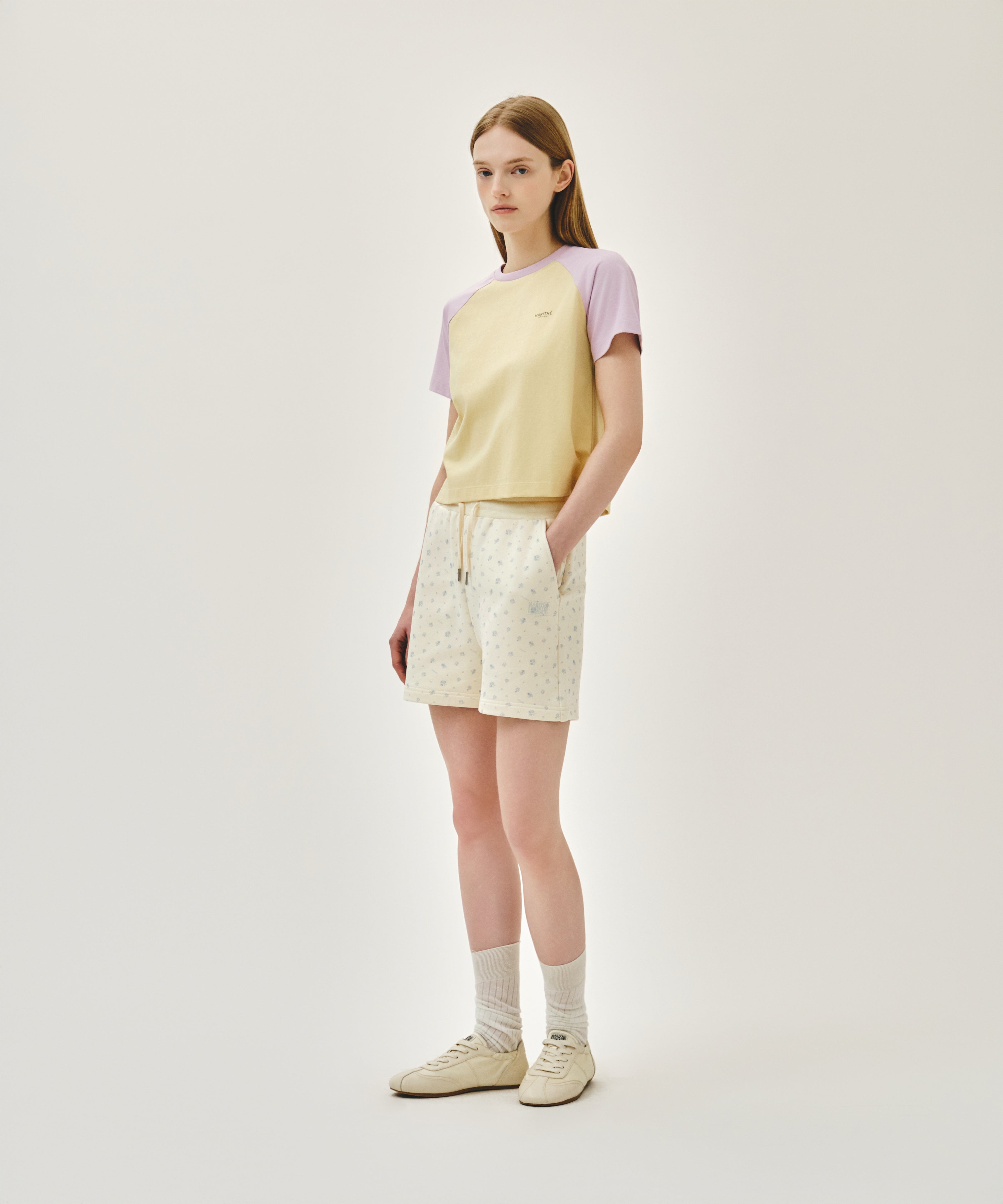 W SMALL REGULAR LOGO RAGLAN CROP TEE