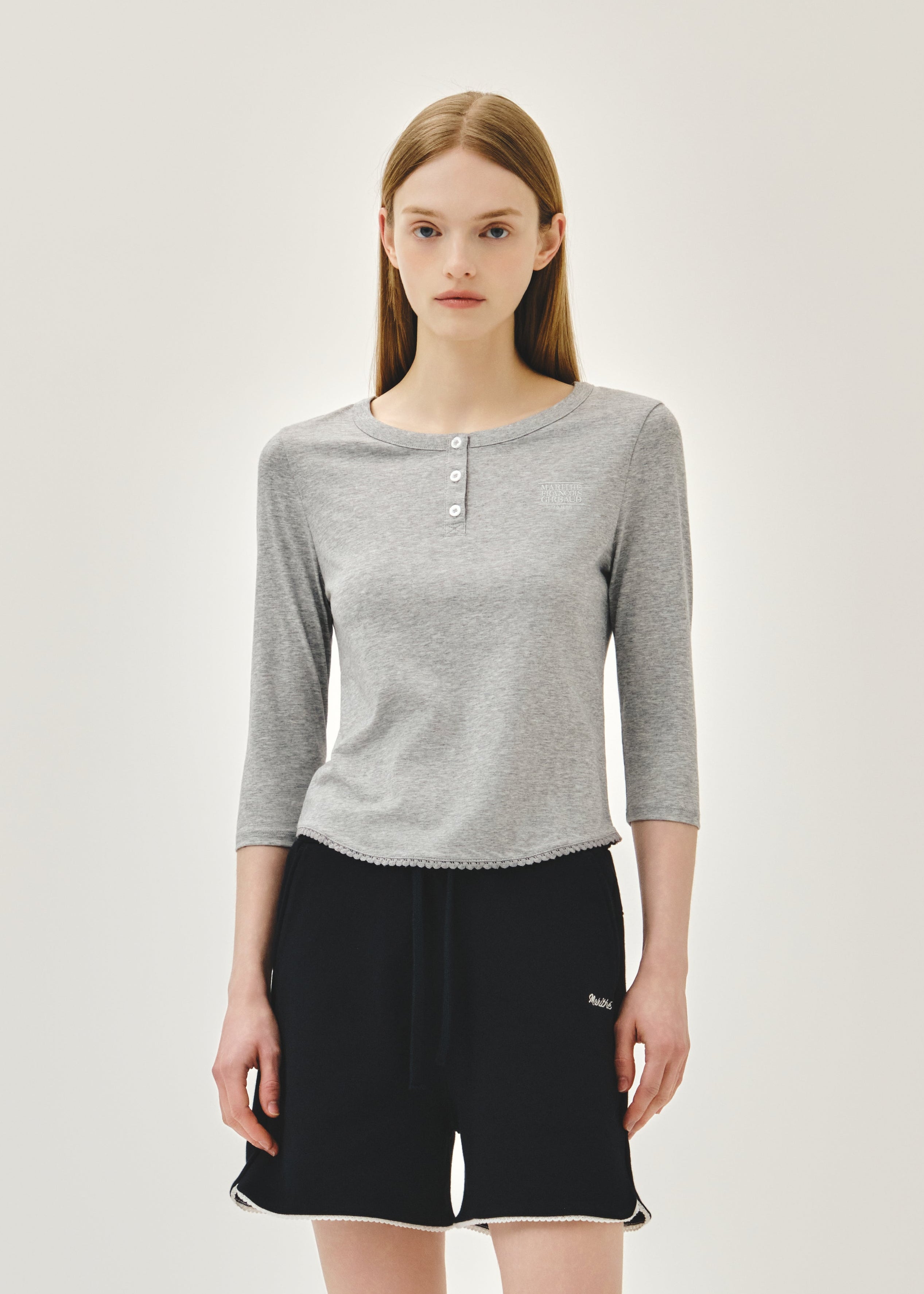 W SMALL CLASSIC LOGO HENLEY NECK 3/4 SLEEVE TEE