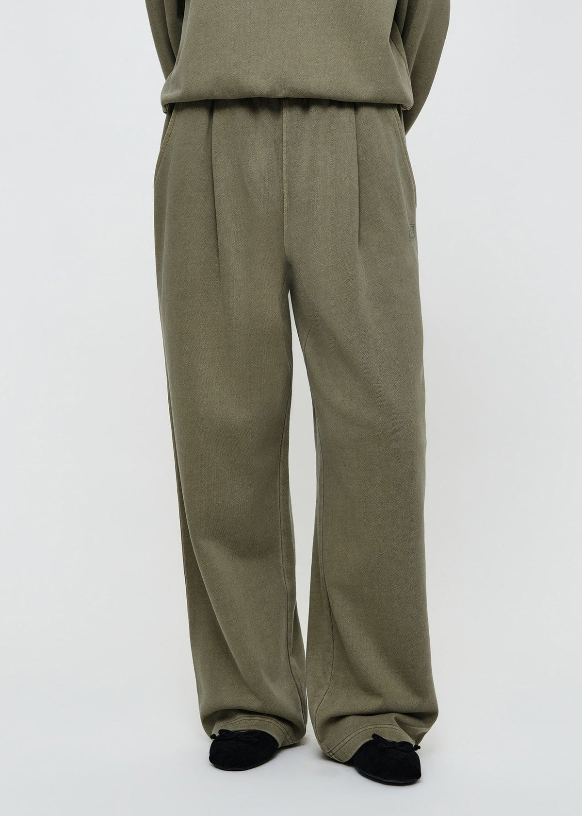 CRACK CLASSIC LOGO DYEING ONE TUCK WIDE SWEAT PANTS