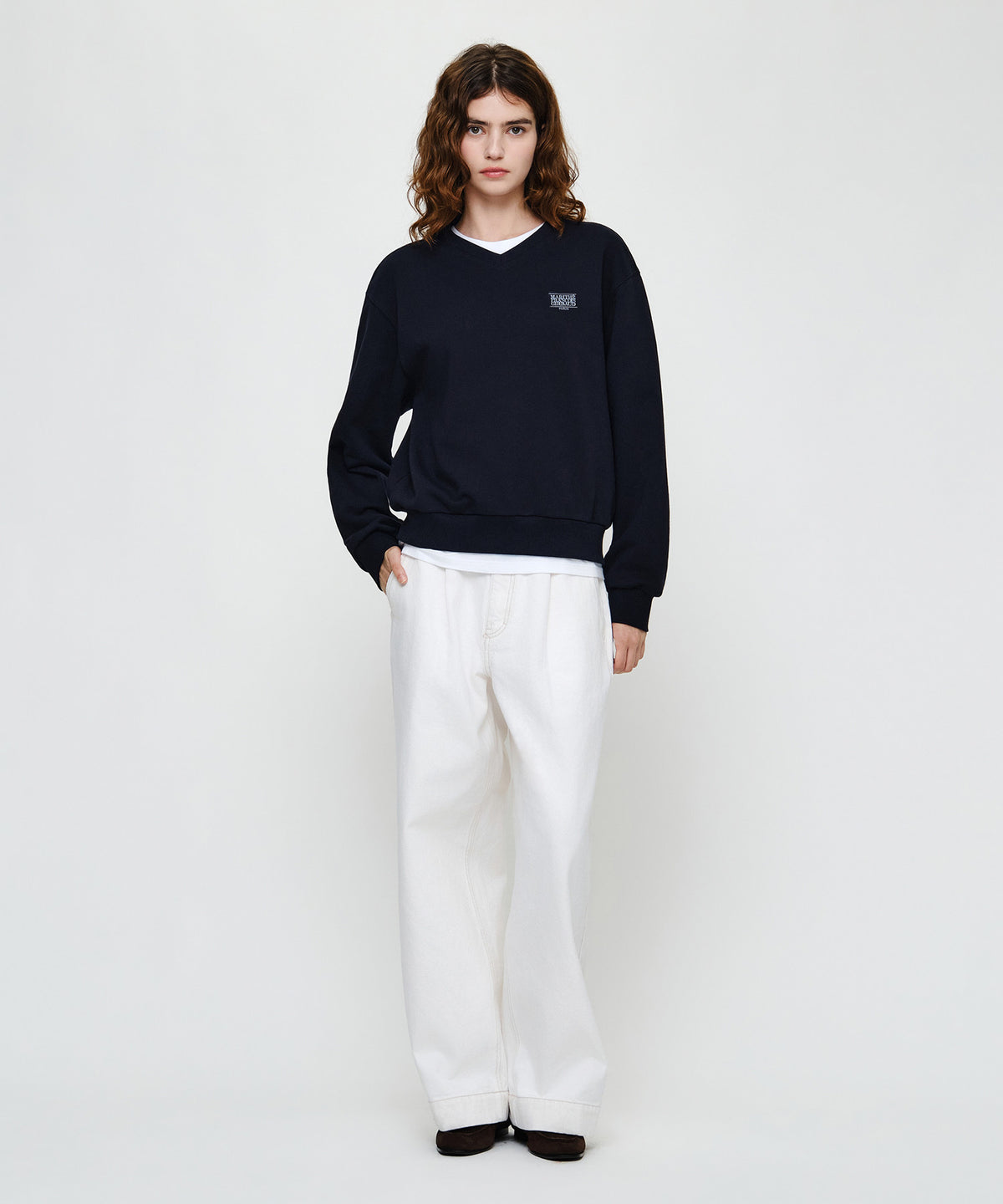 W SMALL CLASSIC LOGO V NECK BALLON SWEATSHIRT