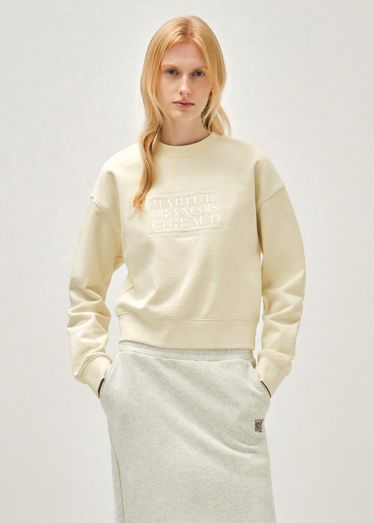 W CLASSIC LOGO CROP SWEATSHIRT