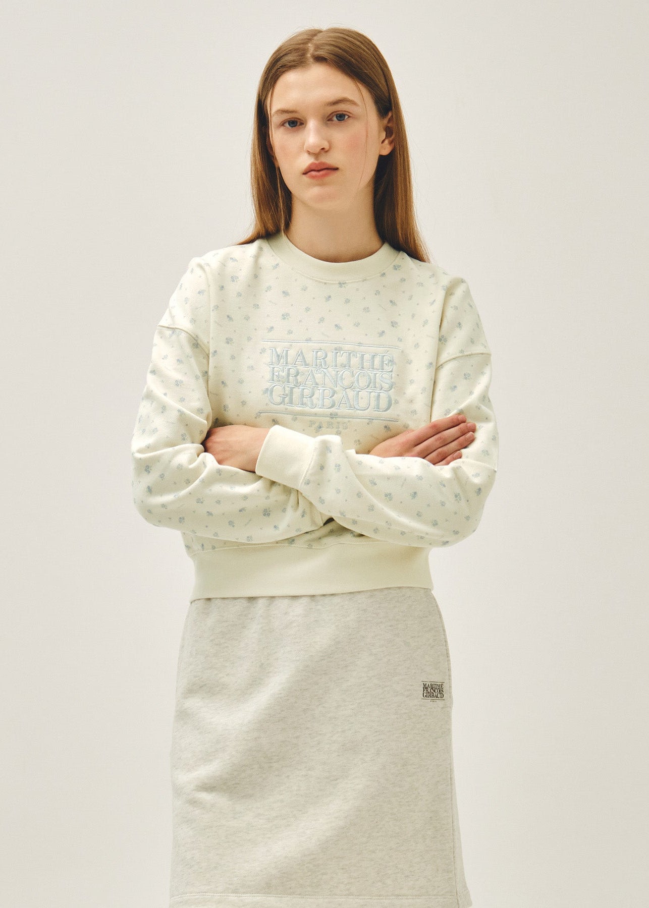 W CLASSIC LOGO CROP SWEATSHIRT