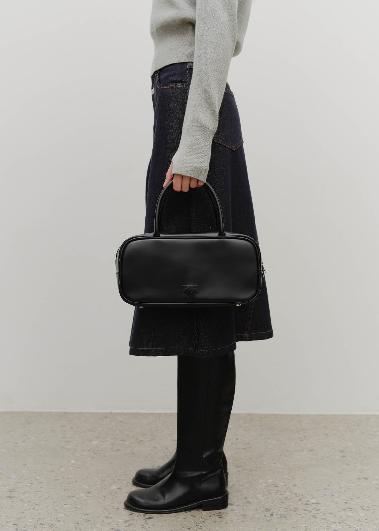 CLASSIC LOGO SQUARE MEDIUM TOTE BAG