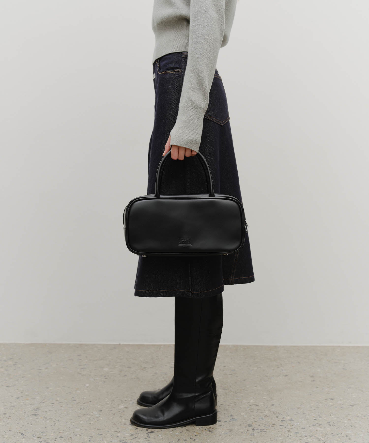 CLASSIC LOGO SQUARE MEDIUM TOTE BAG