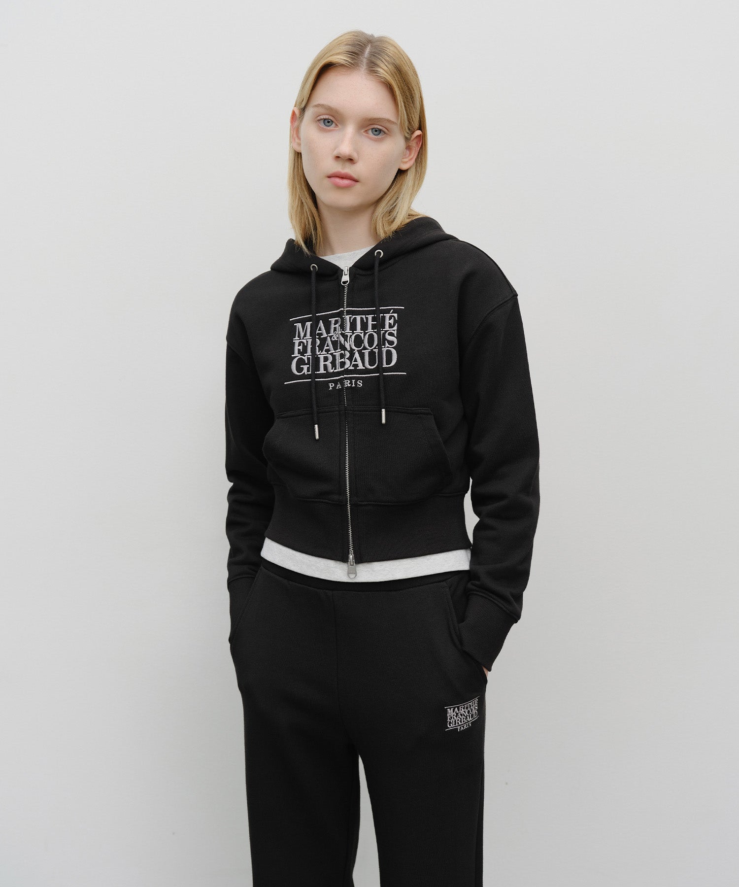 W EMBROIDERY CLASSIC LOGO CROP HOODIE ZIPUP