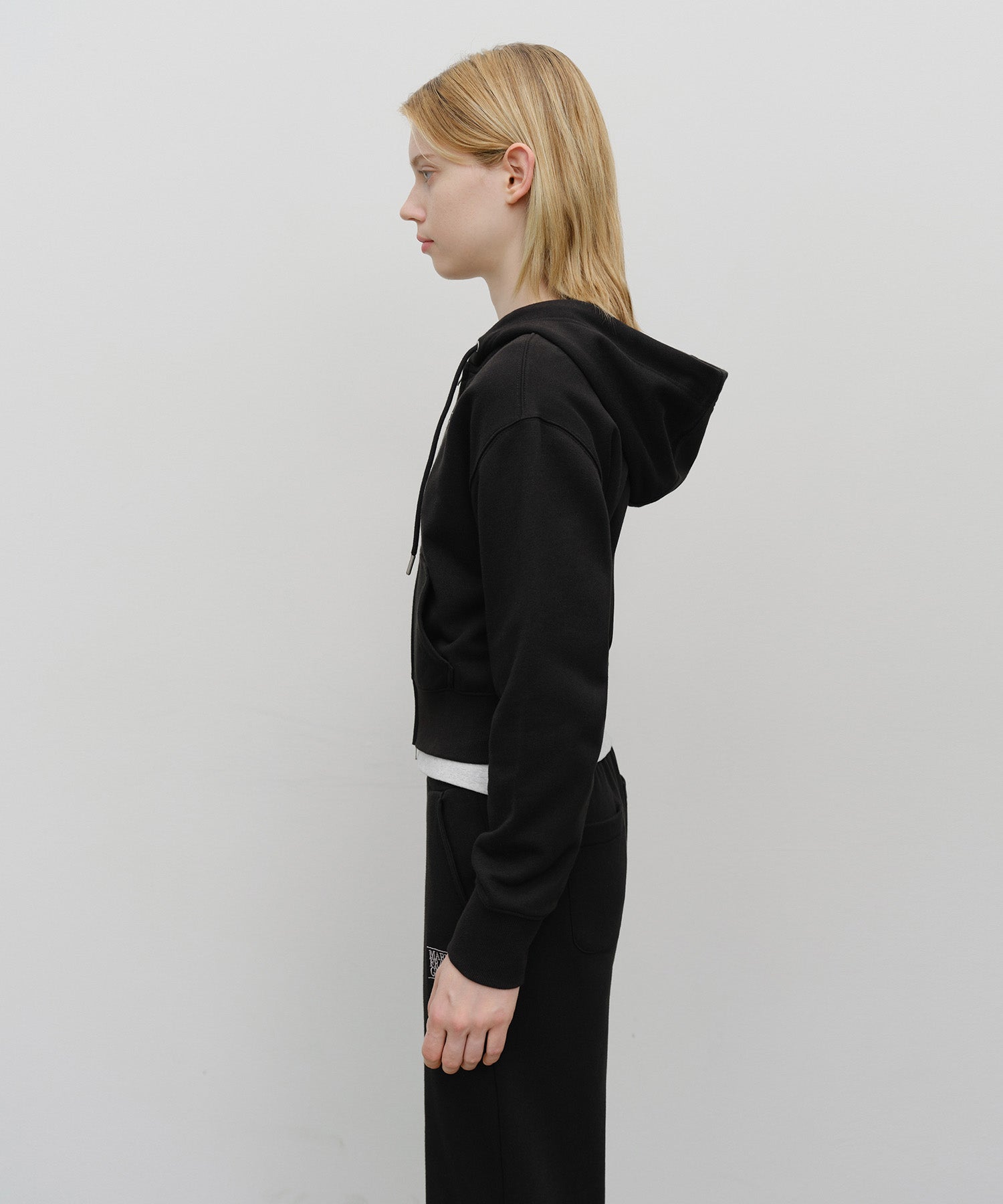 W EMBROIDERY CLASSIC LOGO CROP HOODIE ZIPUP