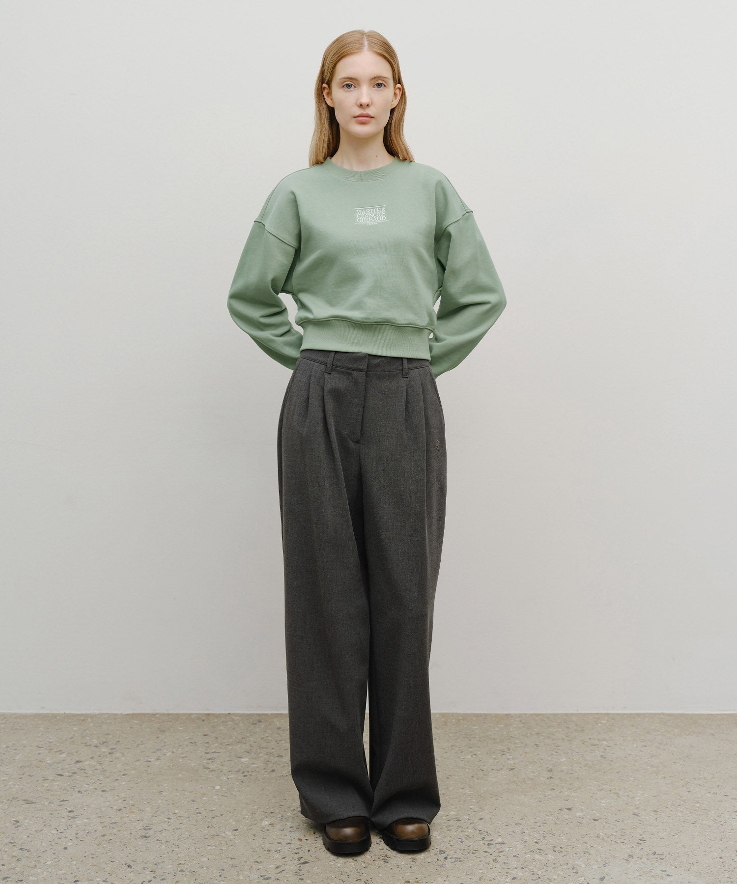 W SMALL CLASSIC LOGO CROP SWEATSHIRT