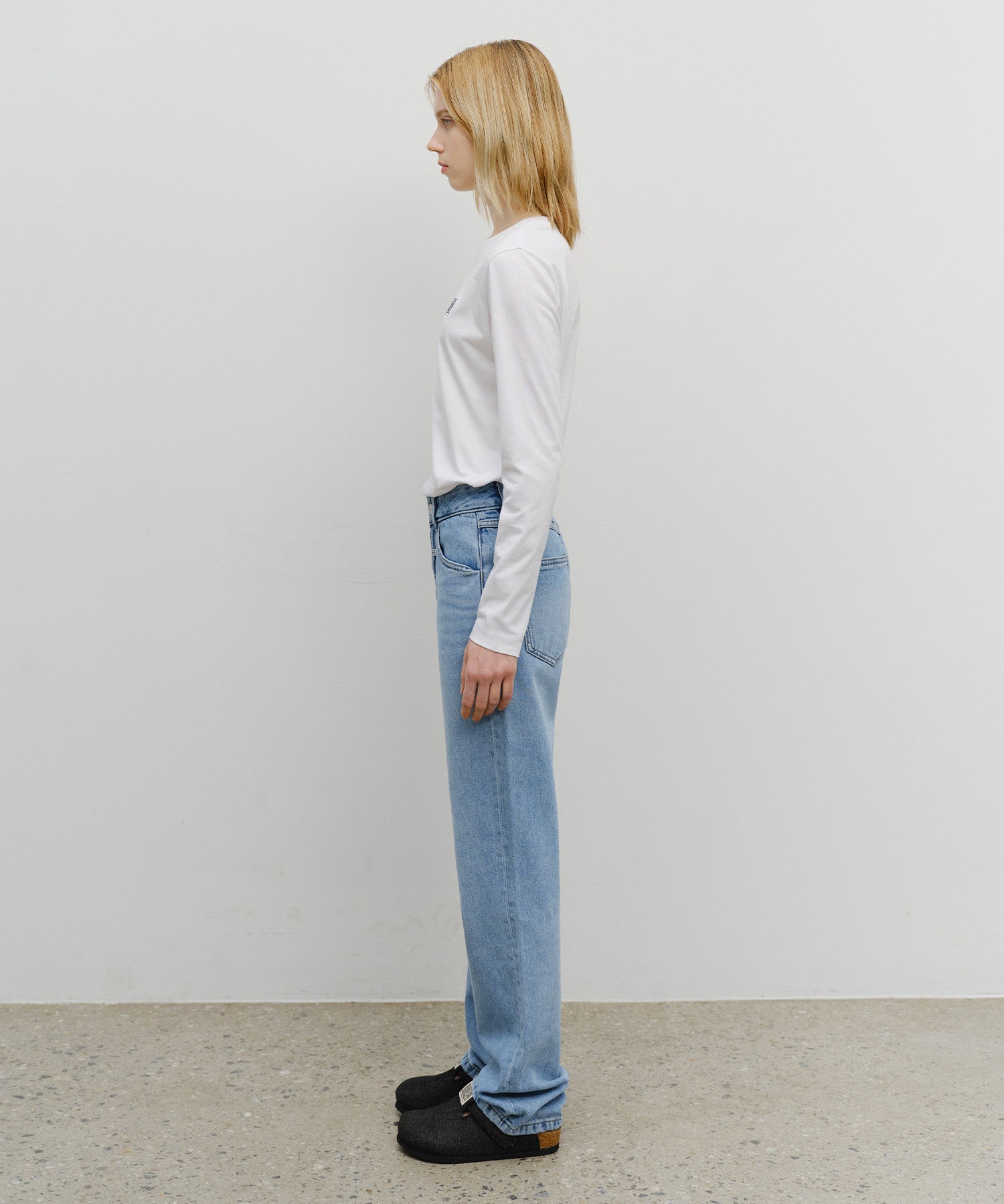 W SLIM STRAIGHT DENIM PANTS