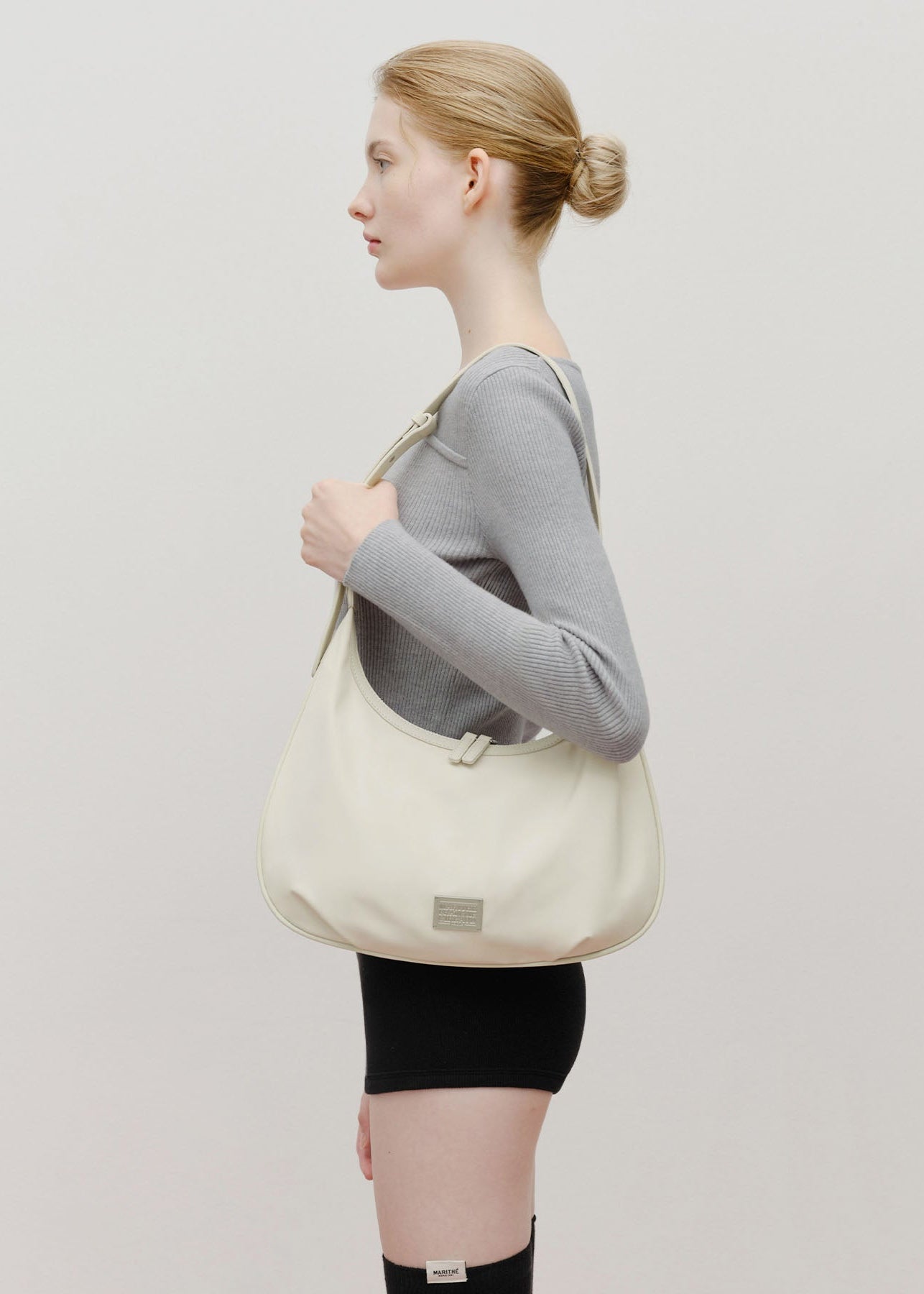 CLASSIC LOGO ROUND SHOULDER BAG