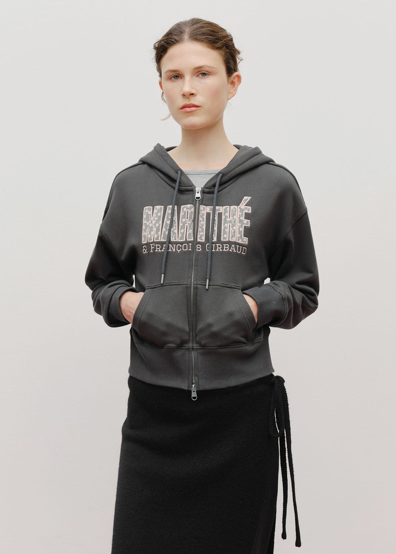 W LACE APPLIQUE CROP HOODIE ZIPUP