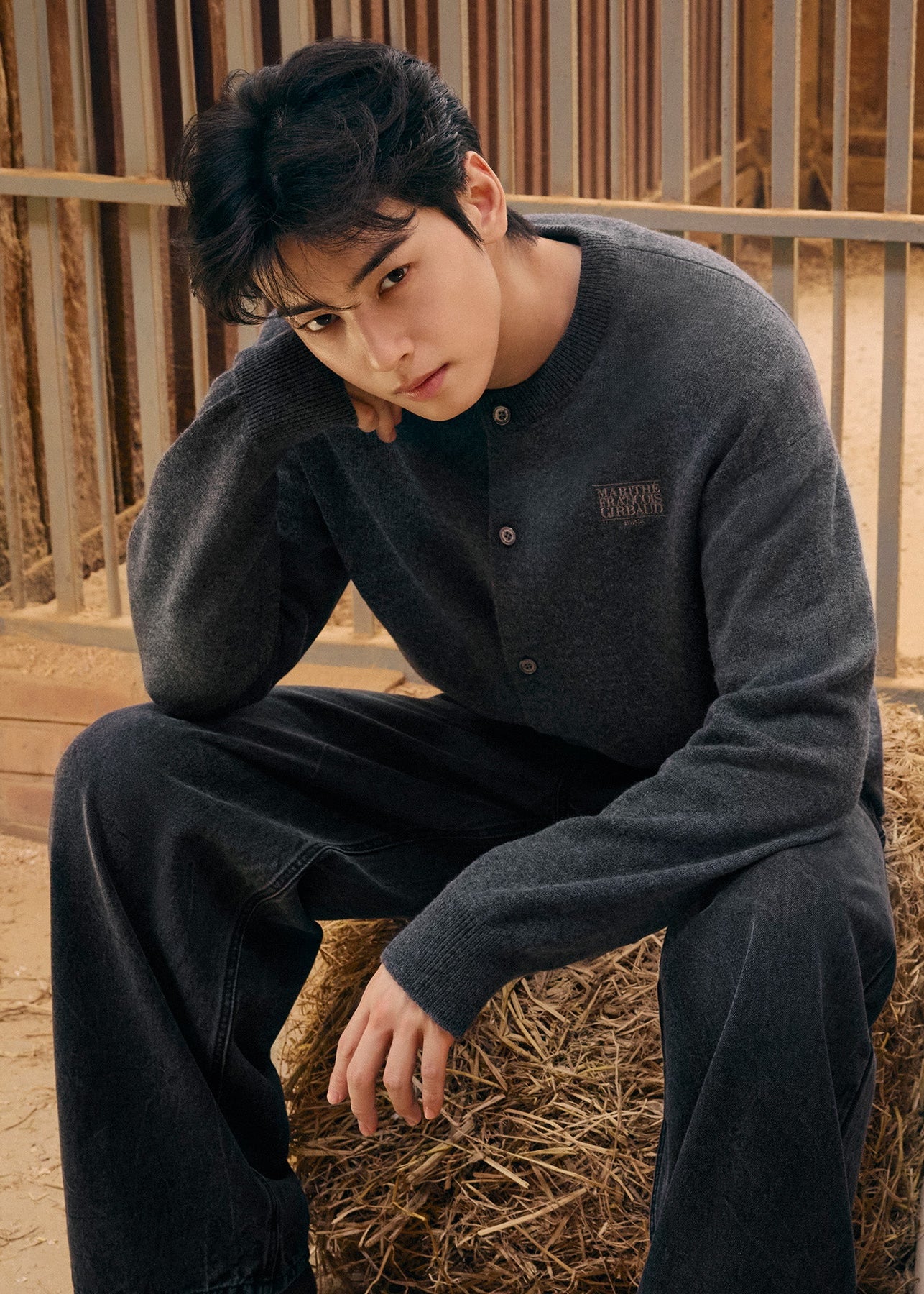 BASIC ROUND NECK CARDIGAN