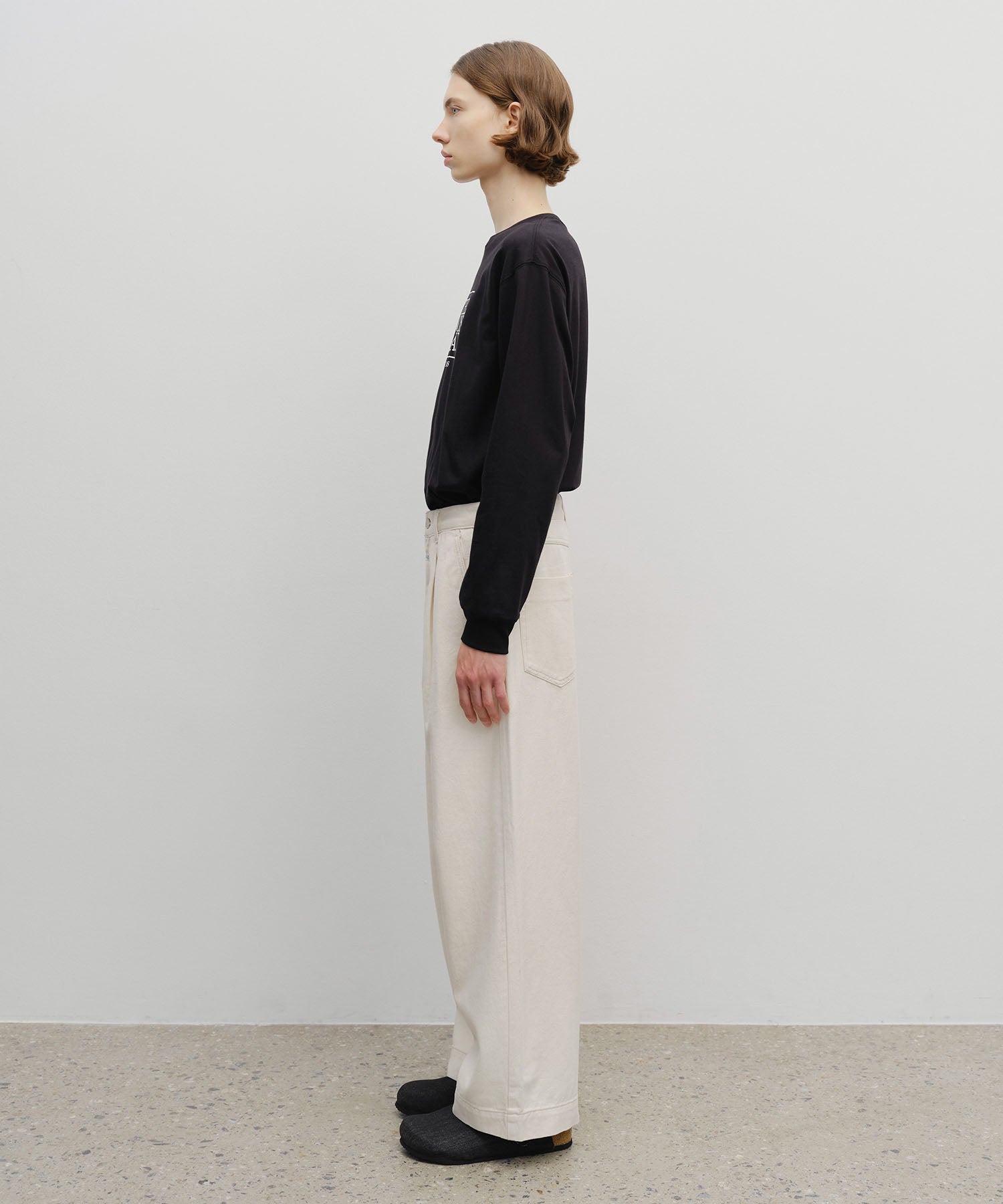 M LOW-WAIST TUCK WIDE DENIM PANTS