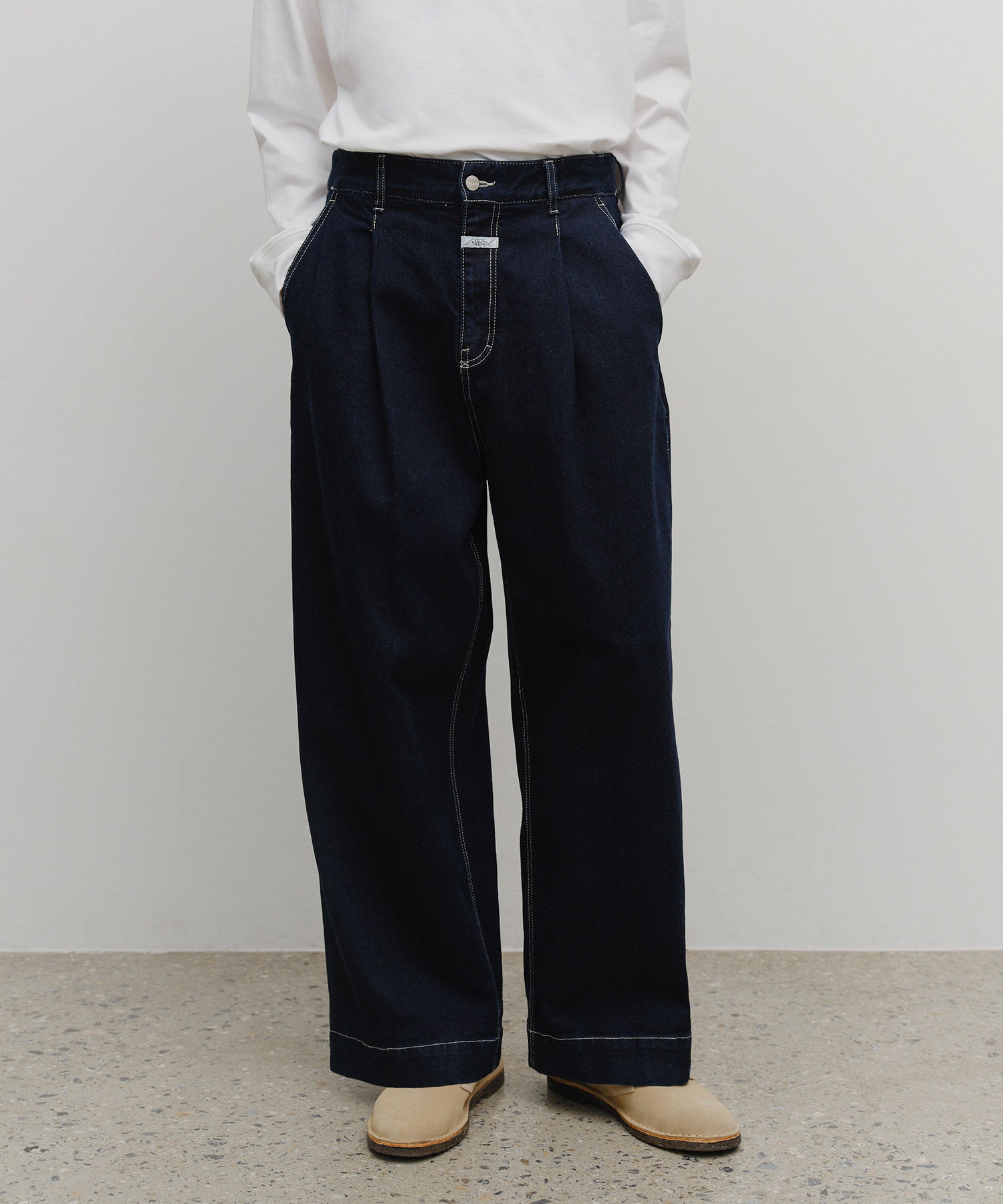 M LOW-WAIST TUCK WIDE DENIM PANTS