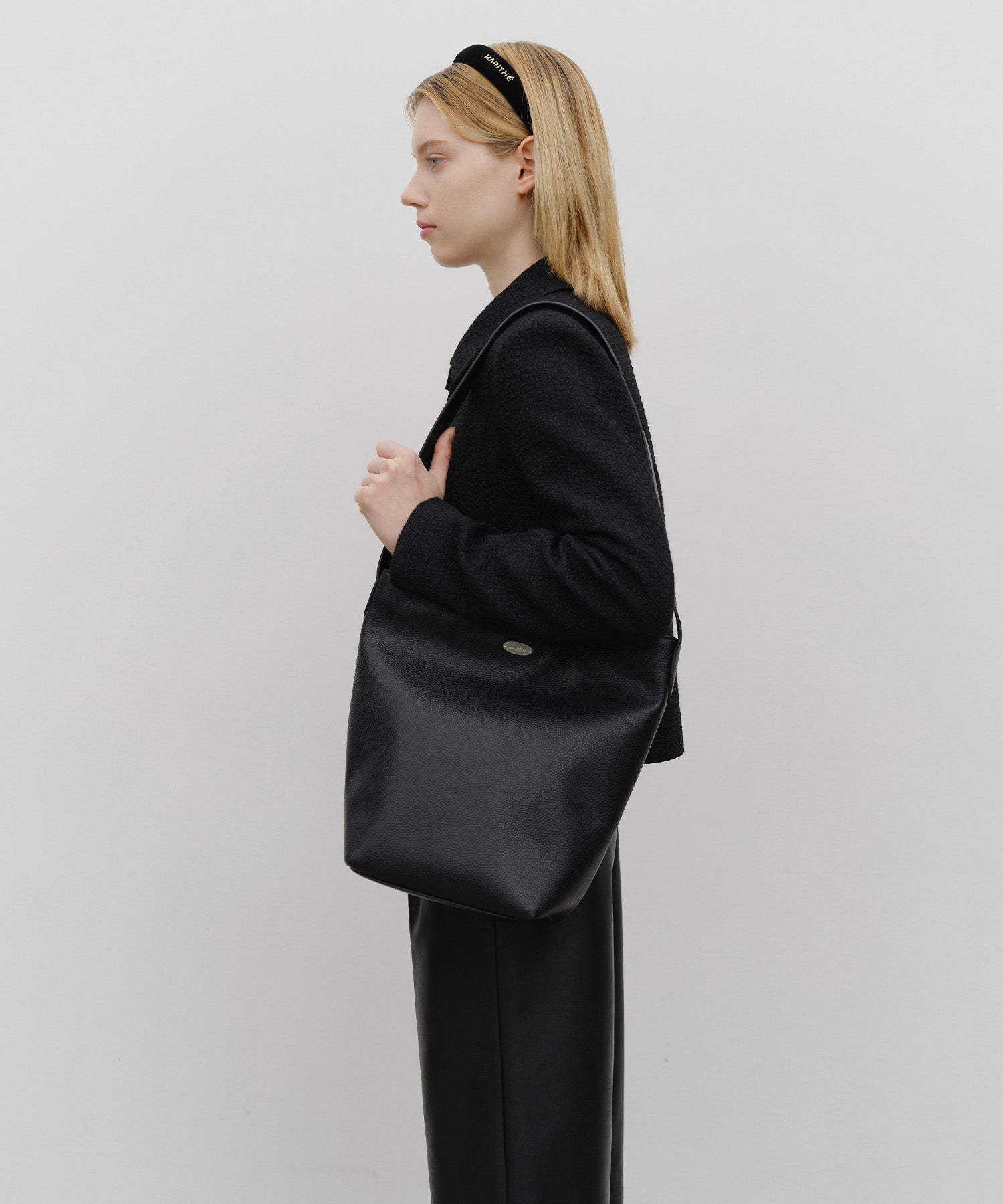 CLASSIC LOGO BUCKET BAG