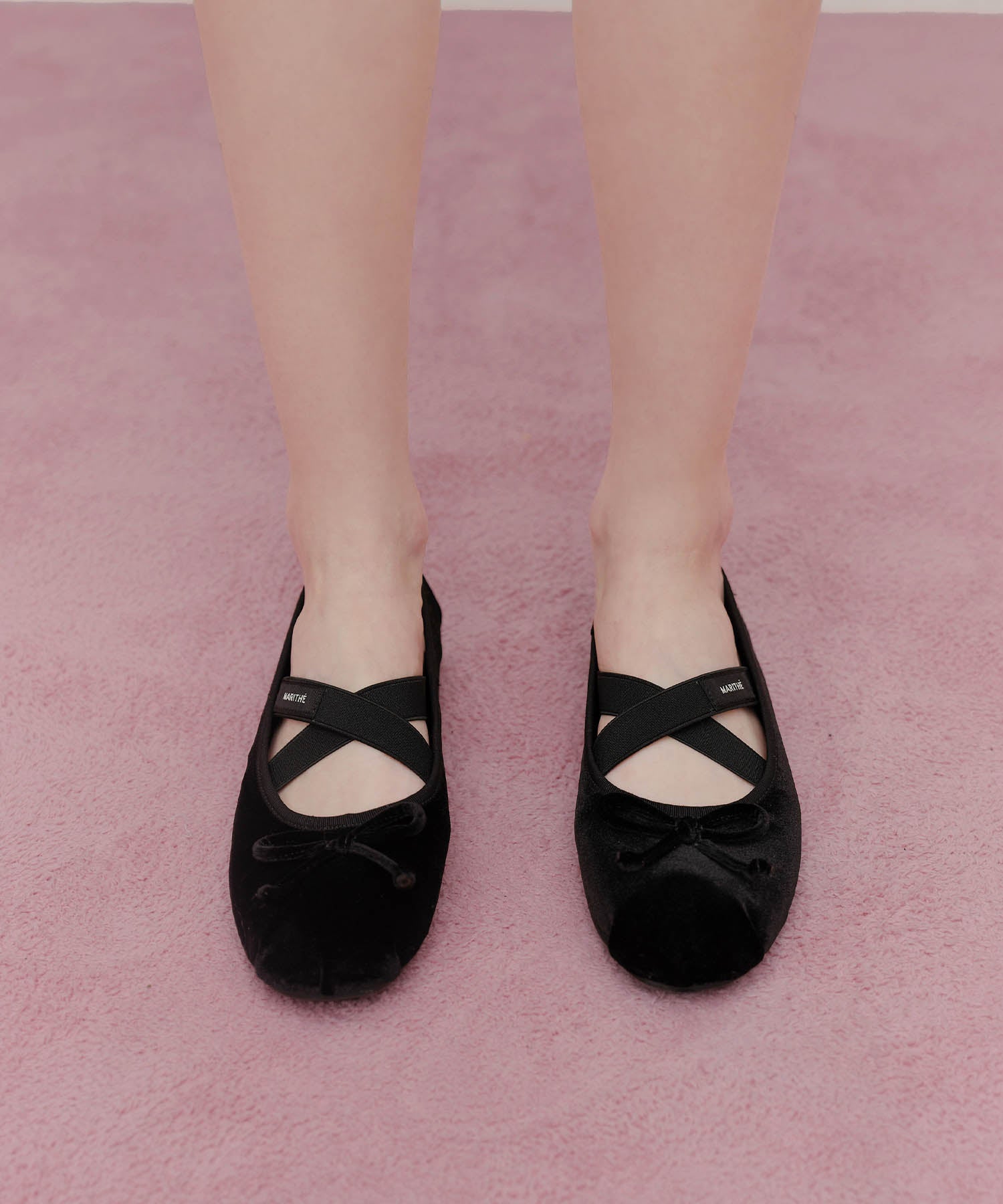 W CROSS BANDING VELVET FLAT SHOES