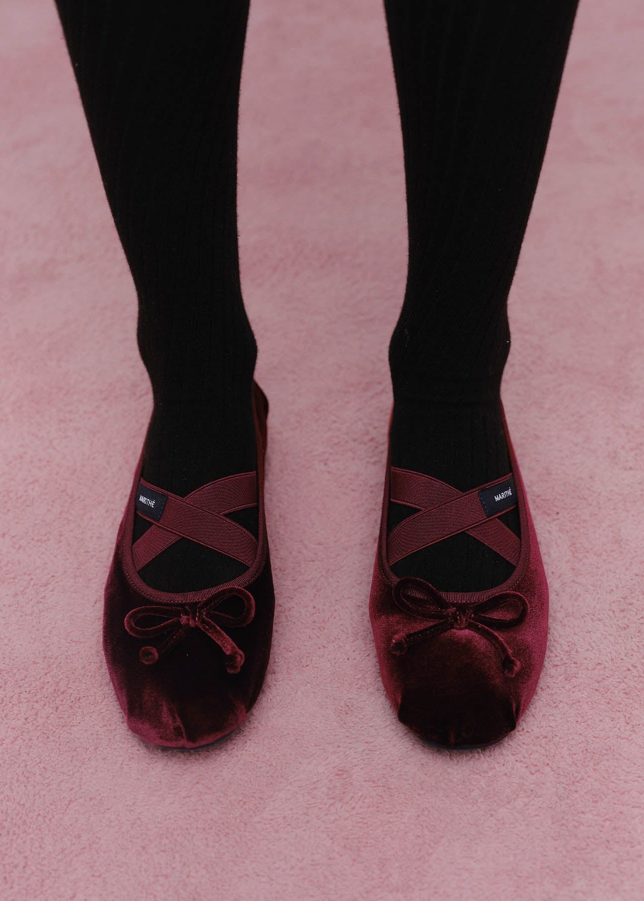 W CROSS BANDING VELVET FLAT SHOES