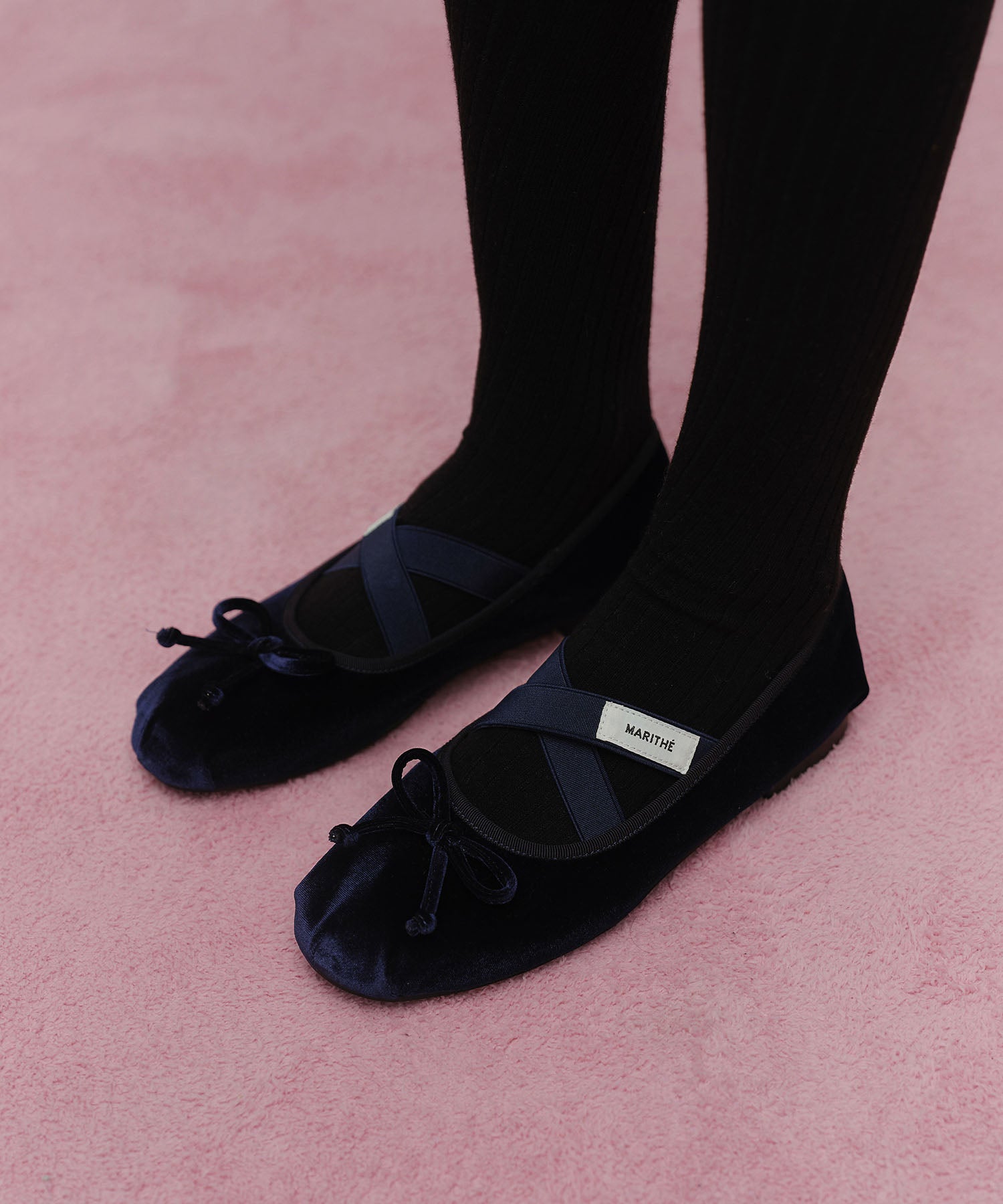 W CROSS BANDING VELVET FLAT SHOES