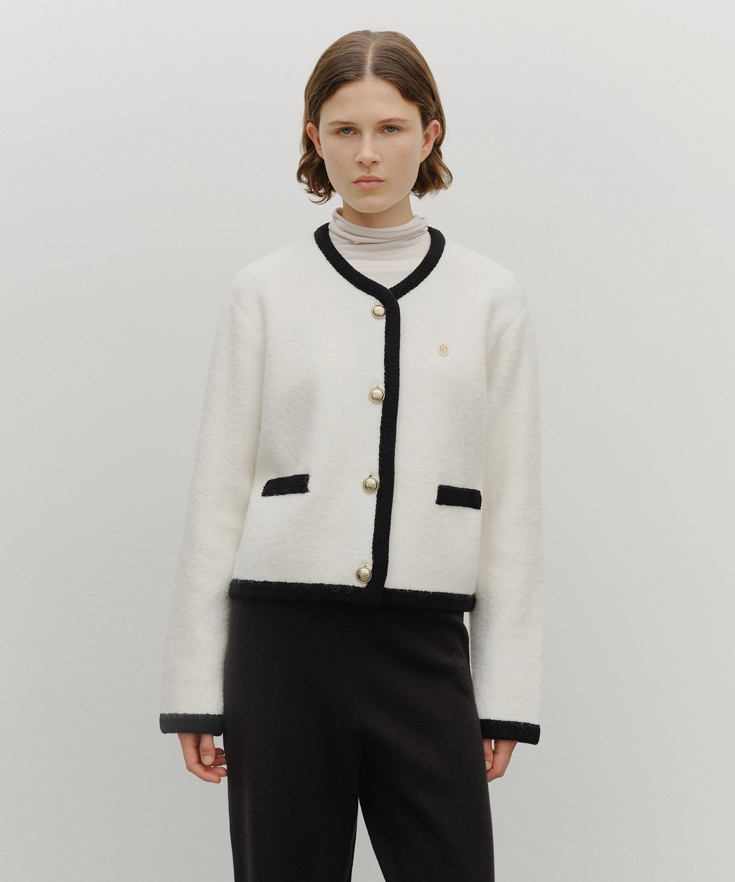 W BOUCLE KNIT ROUND NECK CARDIGAN