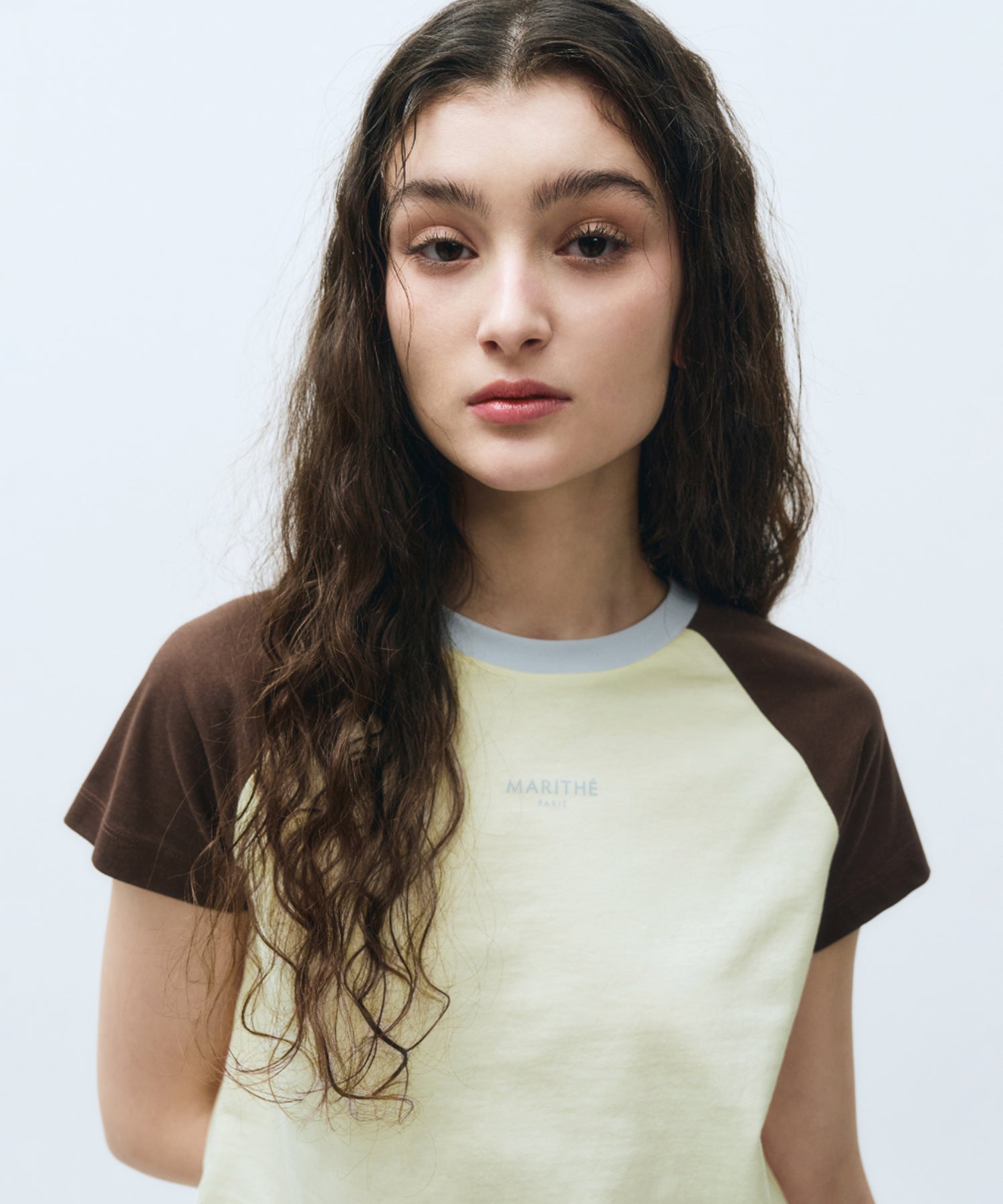 W 2-TONE RAGLAN CROP TEE