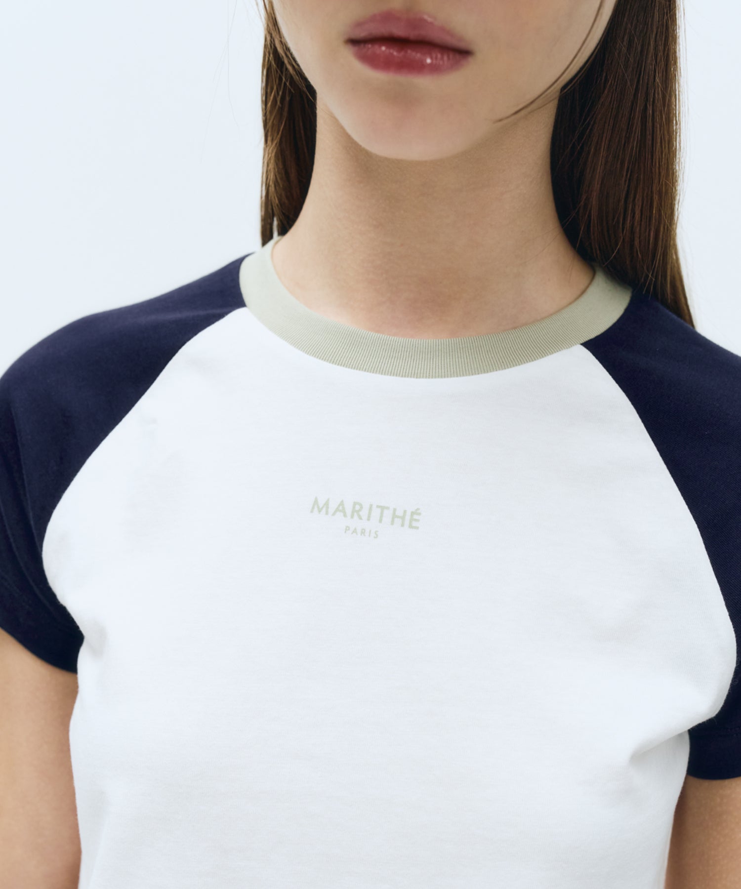 W 2-TONE RAGLAN CROP TEE