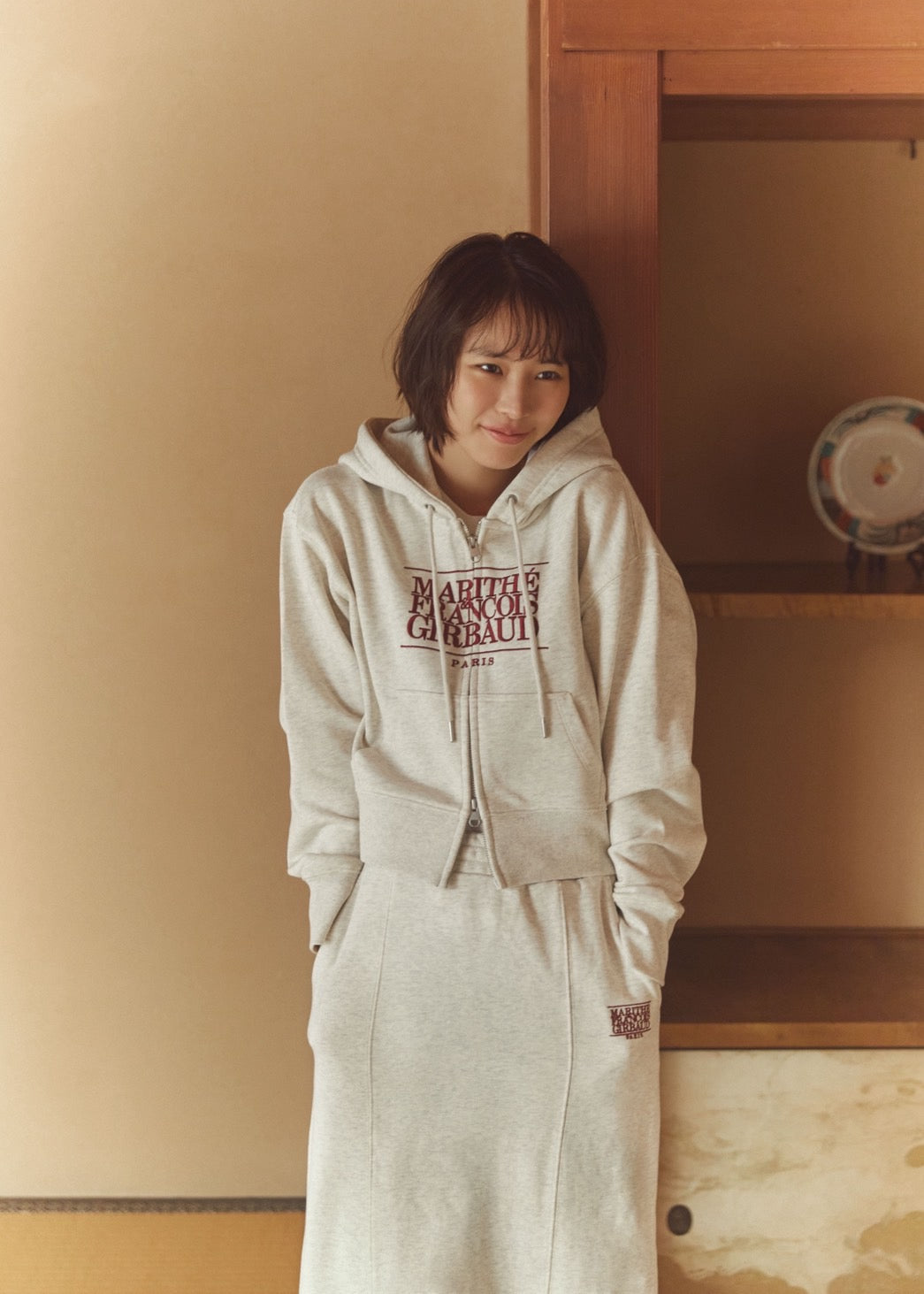 W EMBROIDERY CLASSIC LOGO CROP HOODIE ZIPUP