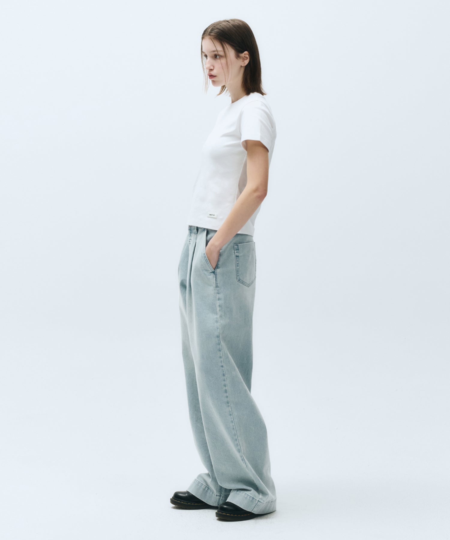 W LOW-WAIST TUCK WIDE DENIM PANTS