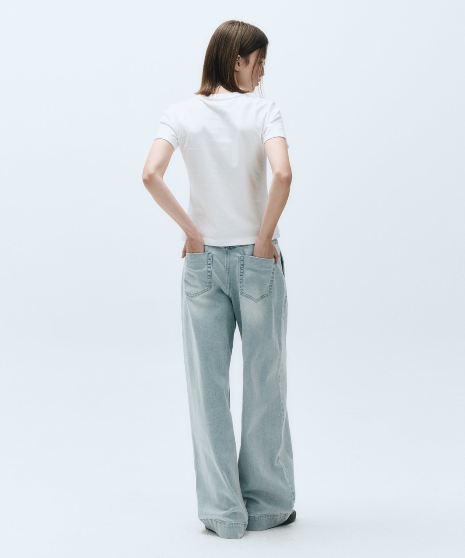 W LOW-WAIST TUCK WIDE DENIM PANTS