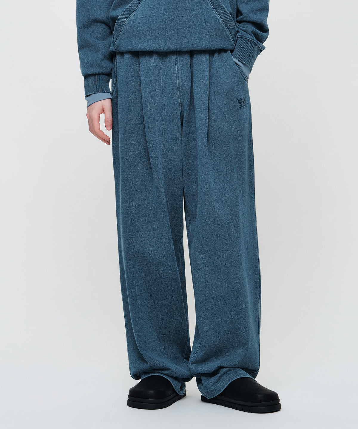 CRACK CLASSIC LOGO DYEING ONE TUCK WIDE SWEAT PANTS