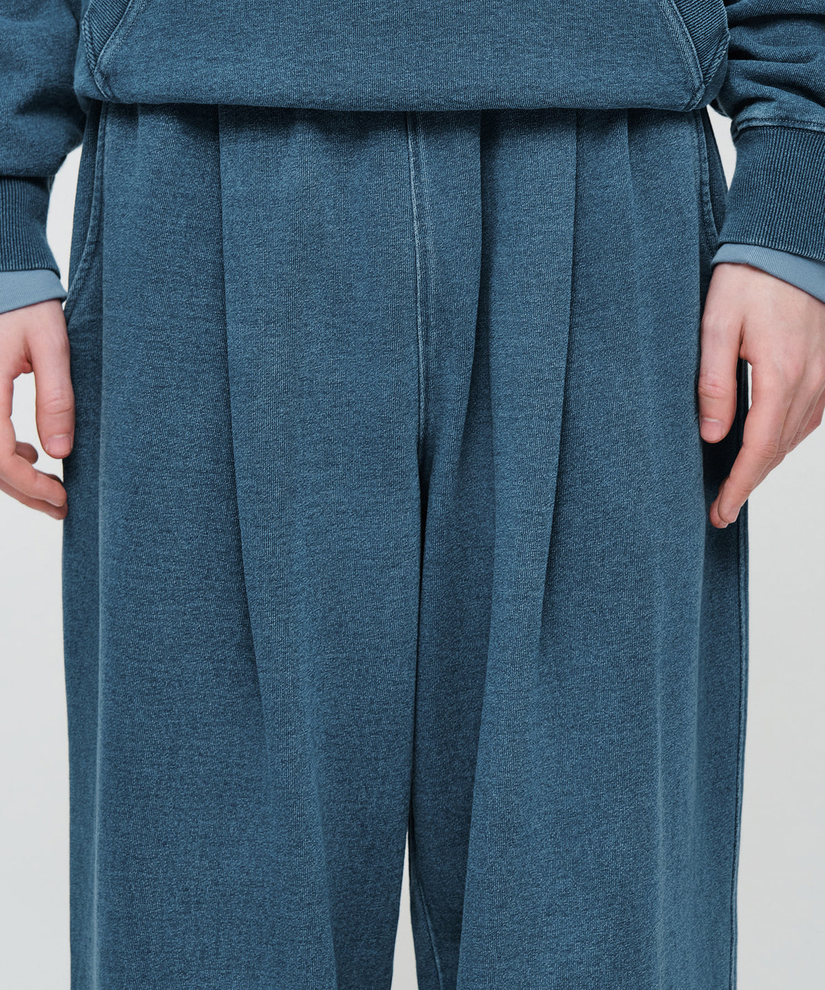 CRACK CLASSIC LOGO DYEING ONE TUCK WIDE SWEAT PANTS
