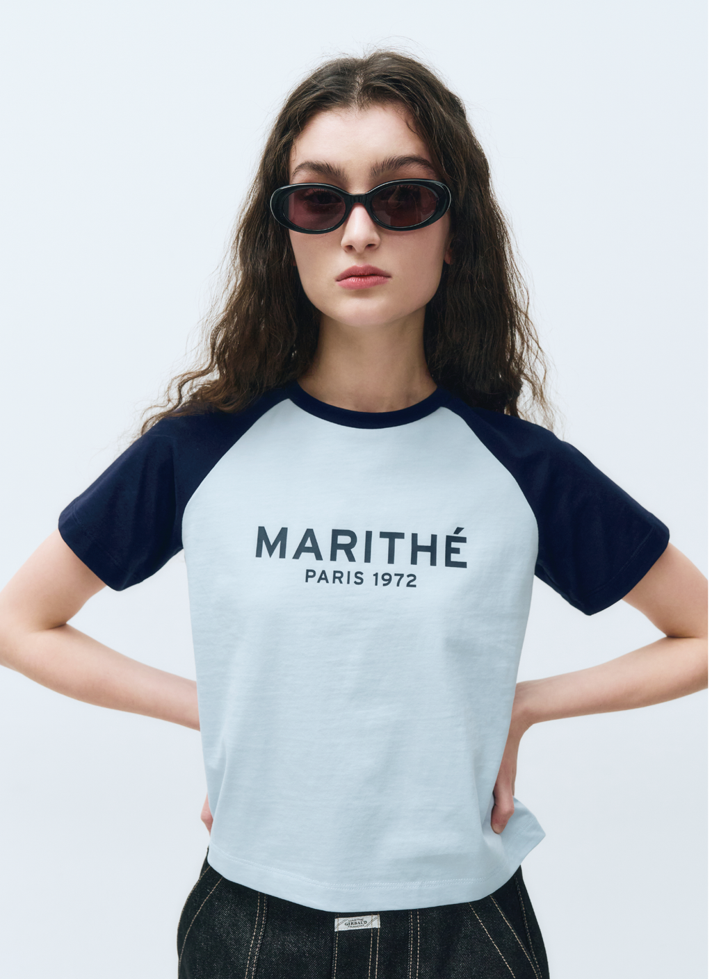 W REGULAR LOGO RAGLAN CROP TEE